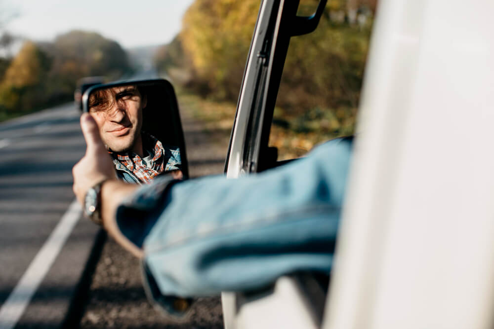 You are currently viewing How to Eliminate Blind Spots While Driving Modern Cars: A Complete Safety Guide